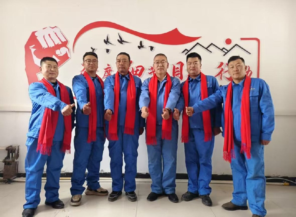 默默奉獻(xiàn)守護(hù)設(shè)備心臟，風(fēng)雨無阻保障生產(chǎn)順暢——記先進(jìn)集體前進(jìn)牧業(yè)設(shè)備部