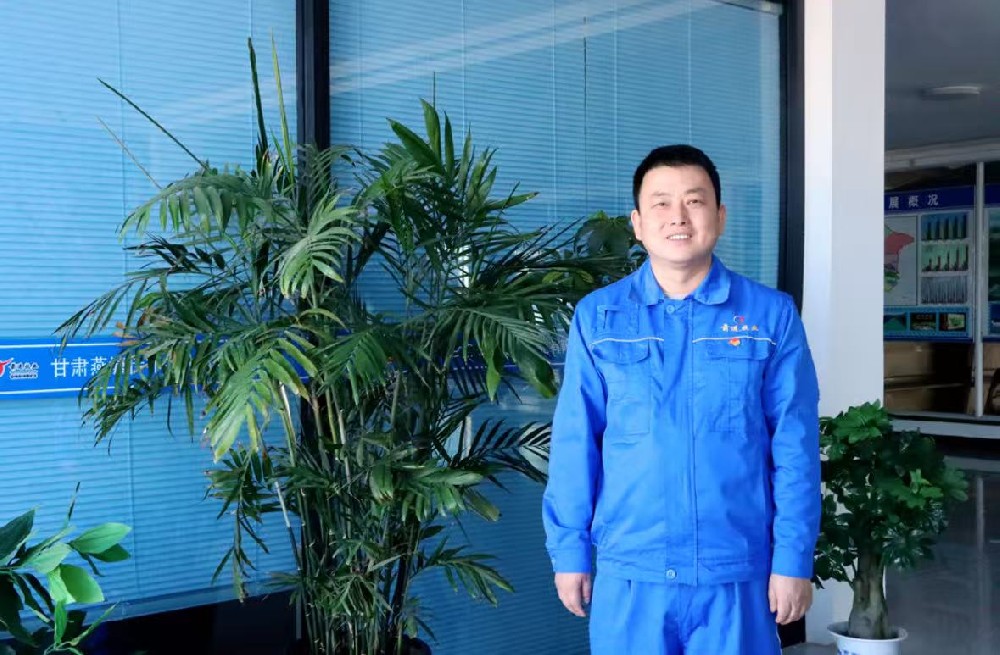 以實干之筆，繪就奮進畫卷