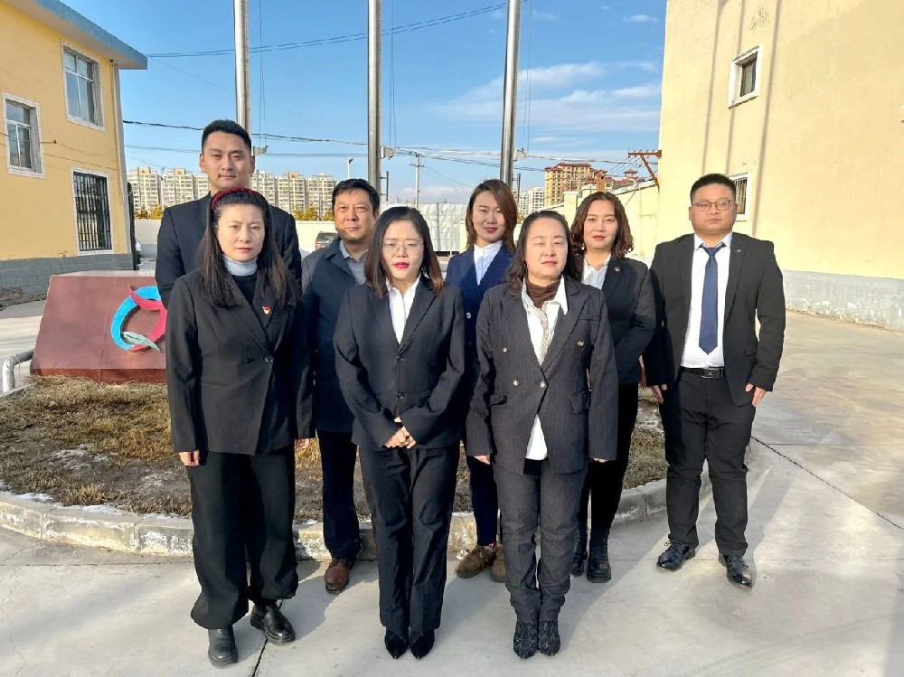 砥礪前行共奮進，團結(jié)一心向前進