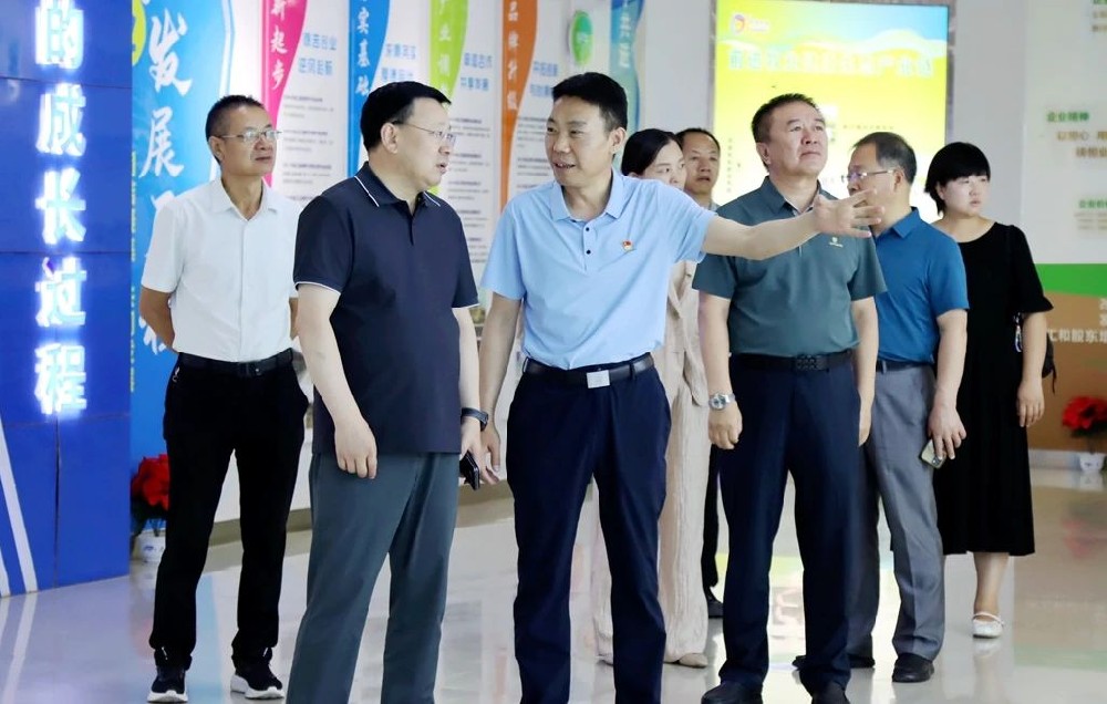 省審計廳副廳長杜明詩到甘肅前進(jìn)集團(tuán)調(diào)研