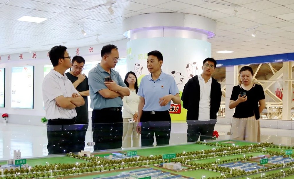 慶陽(yáng)市委政研室考察組到甘肅前進(jìn)集團(tuán)考察