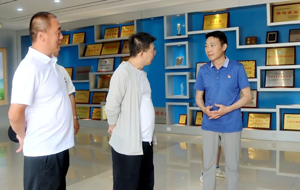 甘肅省廣播電視臺《鄉(xiāng)村新事記》欄目組到甘肅前進集團采訪調研