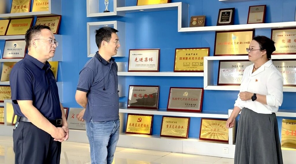 四川新望達供應(yīng)鏈管理有限公司常務(wù)副總經(jīng)理余保平到甘肅前進集團考察