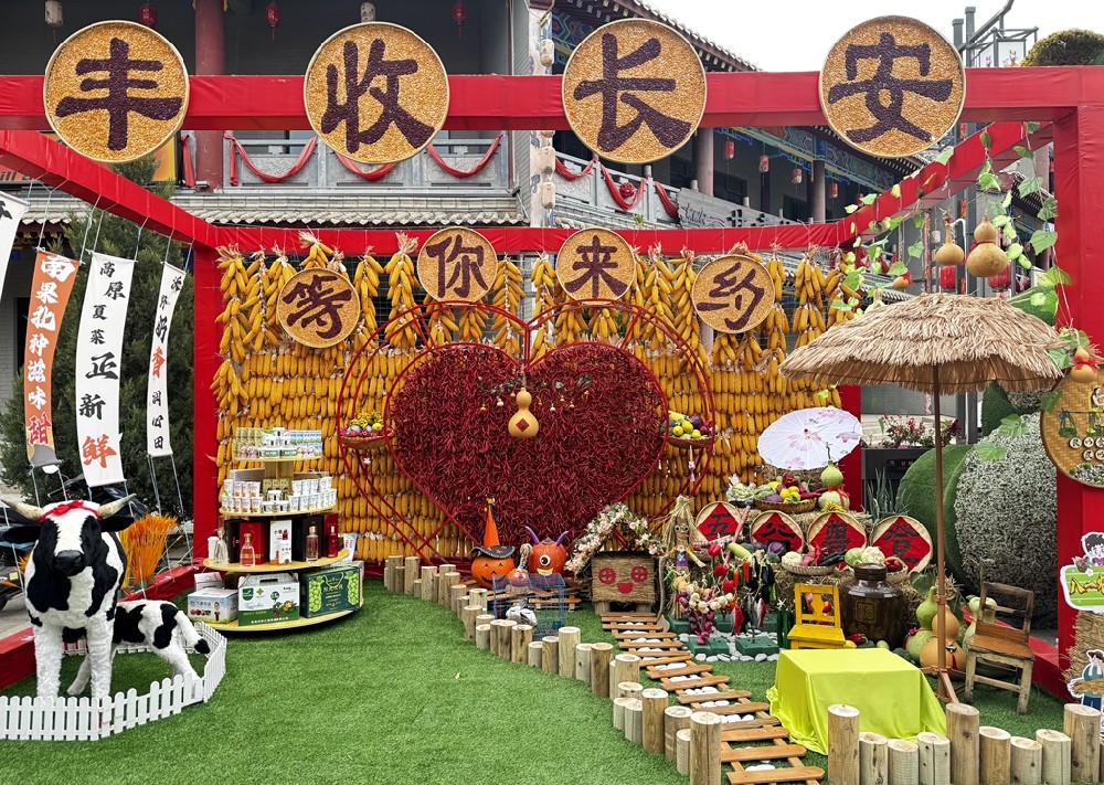 甘肅傳祁乳業(yè)系列乳制品亮相甘州區(qū)2025年中國(guó)農(nóng)民豐收節(jié)